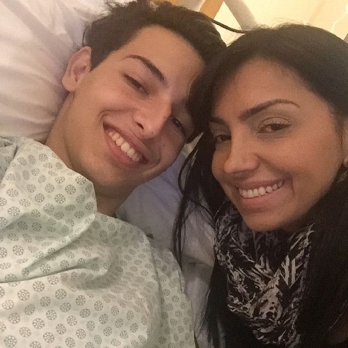 Última foto de Eyshila com seu filho Matheus no hospital. Foto: Facebook